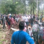 Di Tengah Kesibukan Membangun, Satgas TMMD Kodim 1505/Tidore Tetap Peduli Warga Berduka