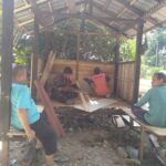Kopda Rahmat Azona Apresiasi Kekompakan Warga dalam Pembangunan Pos Kamling di Aluan Mati