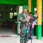 Melalui Upacara Bendera, Babinsa Koramil 1002-08/LAU Didik Siswa Berkarakter dan Nasionalis