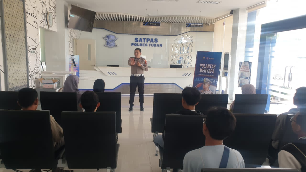 Polantas Menyapa, Satlantas Polres Tuban Gencarkan Edukasi Tertib Administrasi Kendaraan