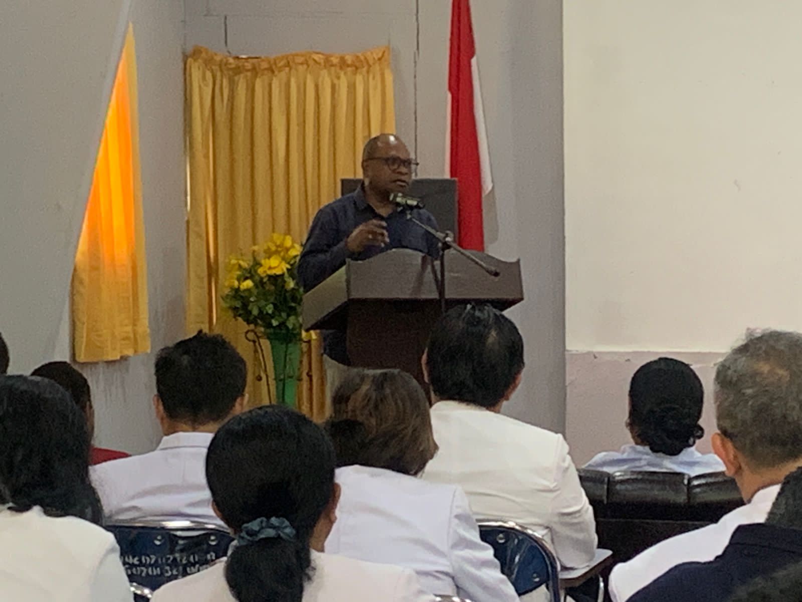 Wali Kota Sorong Tegaskan Prioritas Pendidikan Gratis di Papua: Makan Gratis Tidak Usah, SDM Unggul Harus Didahulukan