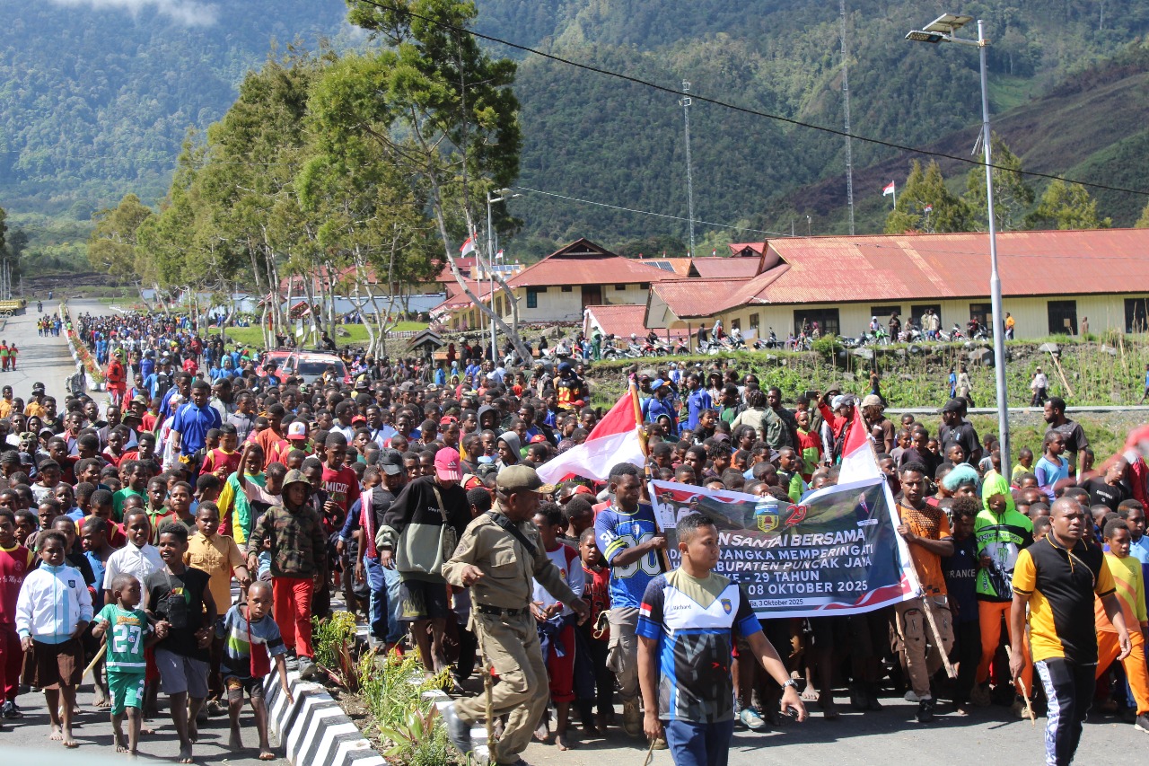 Meriahkan HUT Kabupaten Puncak Jaya Yang ke-29, Kodim 1714/Puncak Jaya Ikuti Kegiatan Jalan Santai Bersama