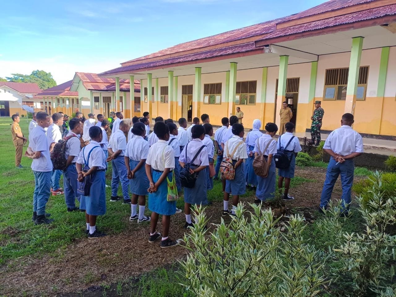 Generasi Muda Cinta Tanah Air, Satgas TMMD 126 Laksanakan Penyuluhan di SMK N 1 Yembun