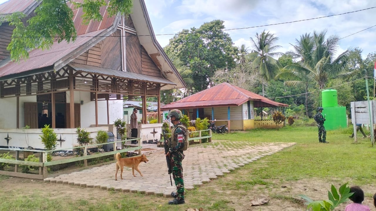 Kokohkan Iman di Perbatasan, Prajurit Kala Hitam Beribadah Bersama Jemaat Yanggandur
