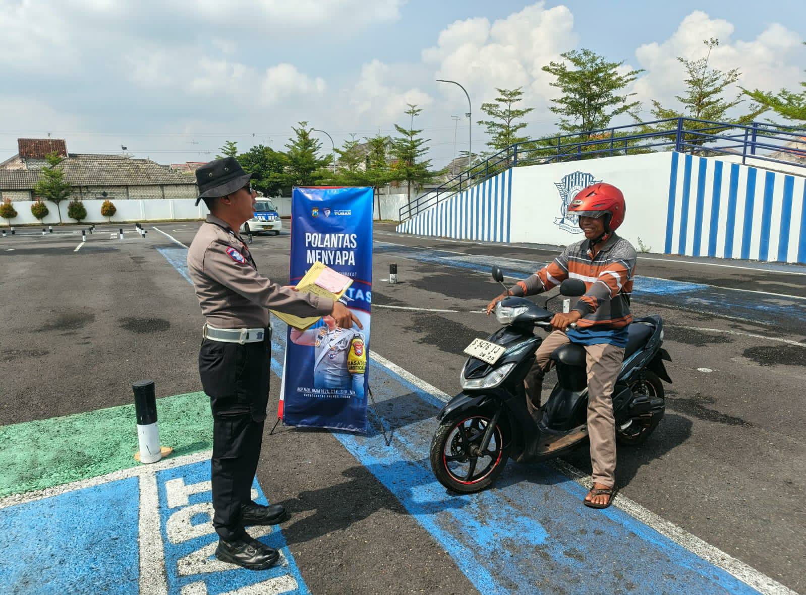 Urus SIM Tak Perlu Takut, Satlantas Tuban Bimbing Langsung Warga