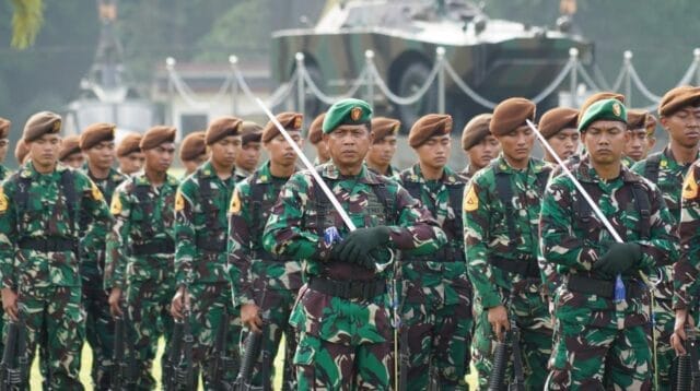 Gubernur Akmil Pimpin Upacara Bendera 17-an Tekankan Disiplin dan Optimalisasi Kinerja Jajaran