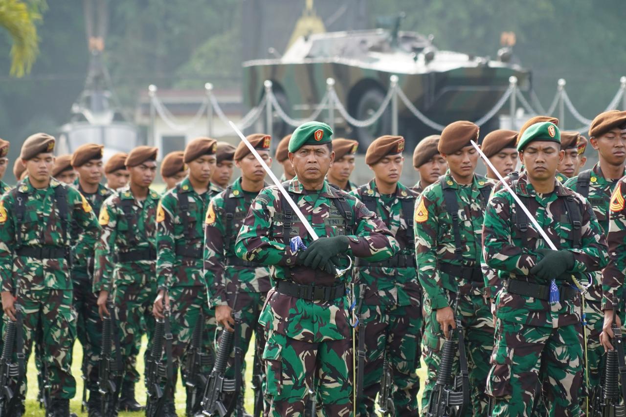 Gubernur Akmil Pimpin Upacara Bendera 17-an Tekankan Disiplin dan Optimalisasi Kinerja Jajaran