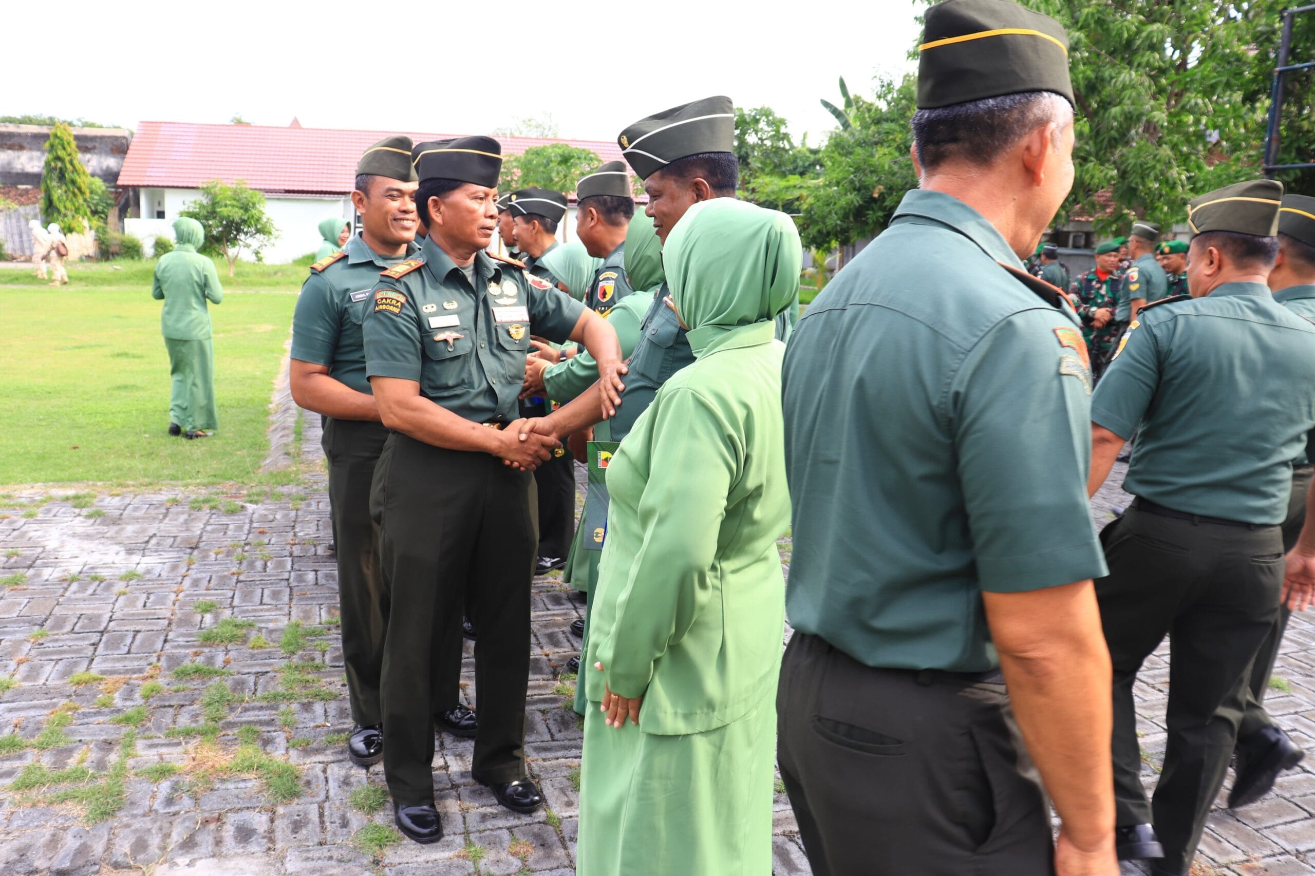 Perpisahan Penuh Kehormatan, Kodim 0820 Melepas Prajurit Purna Tugas Dengan Korps Raport