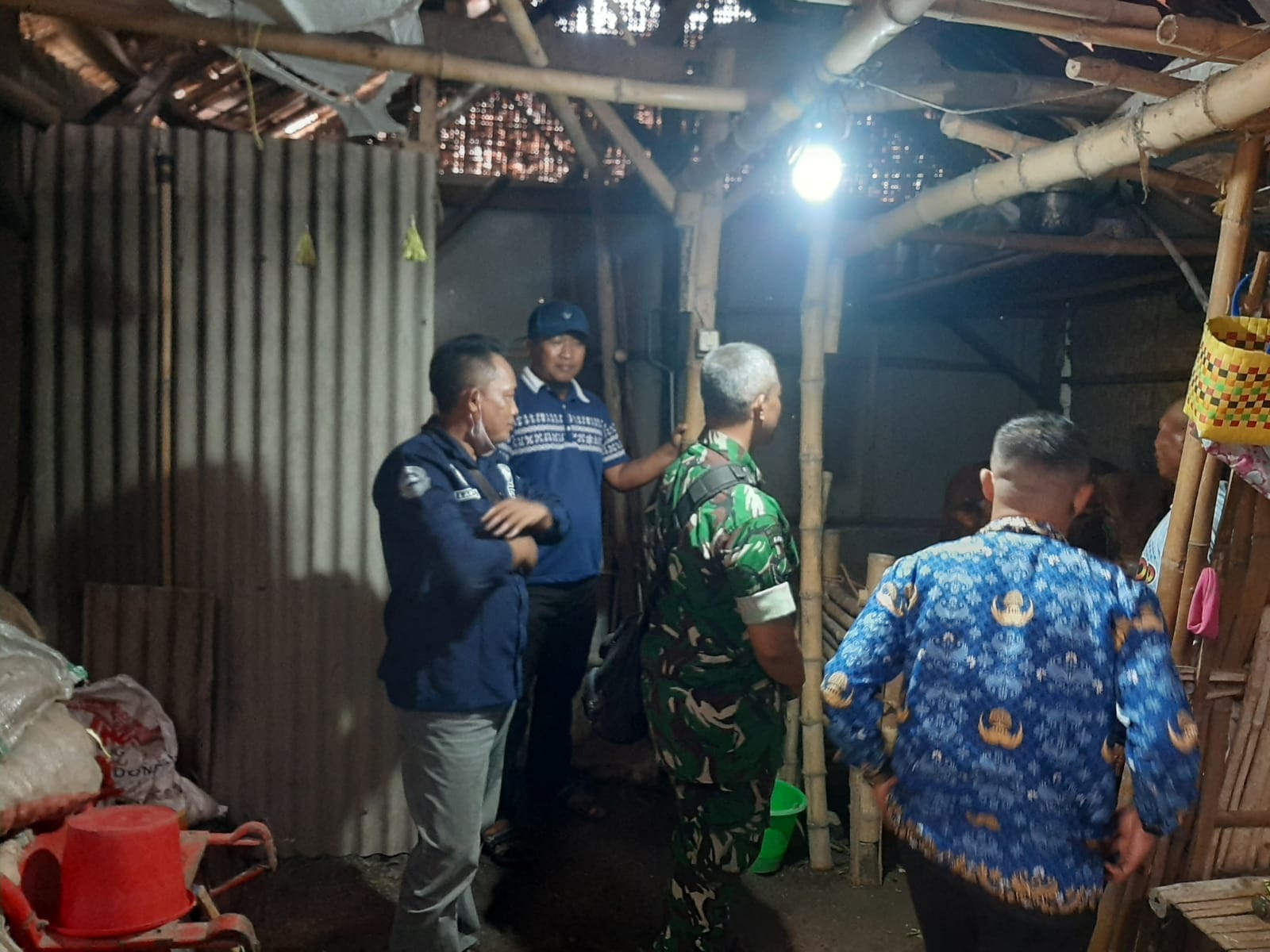 Perkuat Ketahanan Pangan, Koramil Dringu Dampingi Monev Peternakan Sapi 2025