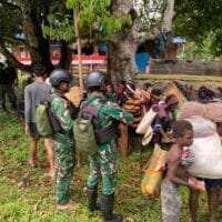 Warga Moskona Utara Mengungsi Akibat Serangan Kelompok kriminal bersenjata(KKB), TNI–Polri Bantu Evakuasi dan Beri Perlindungan.