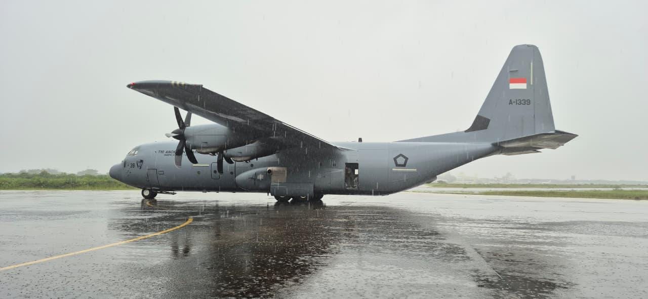 Tower PLN Roboh Dihantam Banjir, TNI Gerak Cepat Bantu Pulihkan Kelistrikan di Aceh