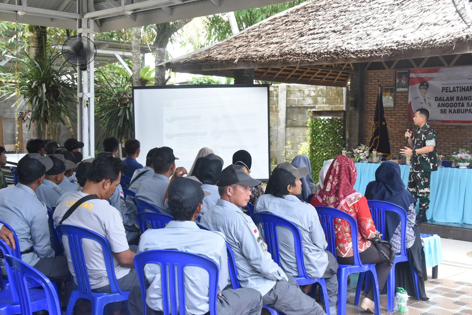 Dari Sungai Rangas, Dandim 1002/HST Gaungkan Semangat Bela Negara kepada Anggota Satlinmas