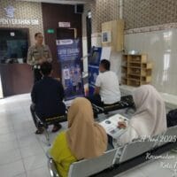 Ops Zebra Semeru 2025, Petugas Satlantas Probolinggo Gencarkan Edukasi Keselamatan ke Pemohon SIM
