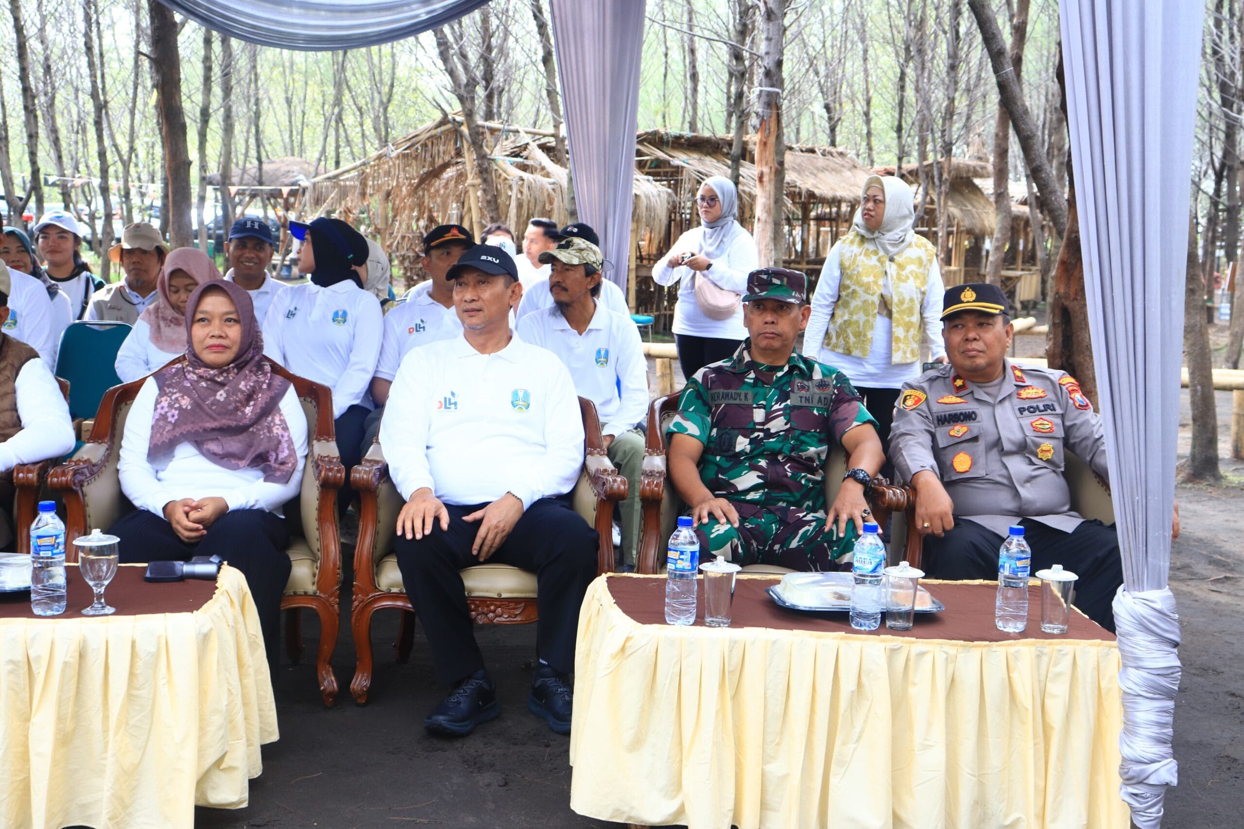 Kasdim 0820/Probolinggo: Penanaman Cemara Udang Jadi Langkah Nyata Cegah Abrasi Pantai