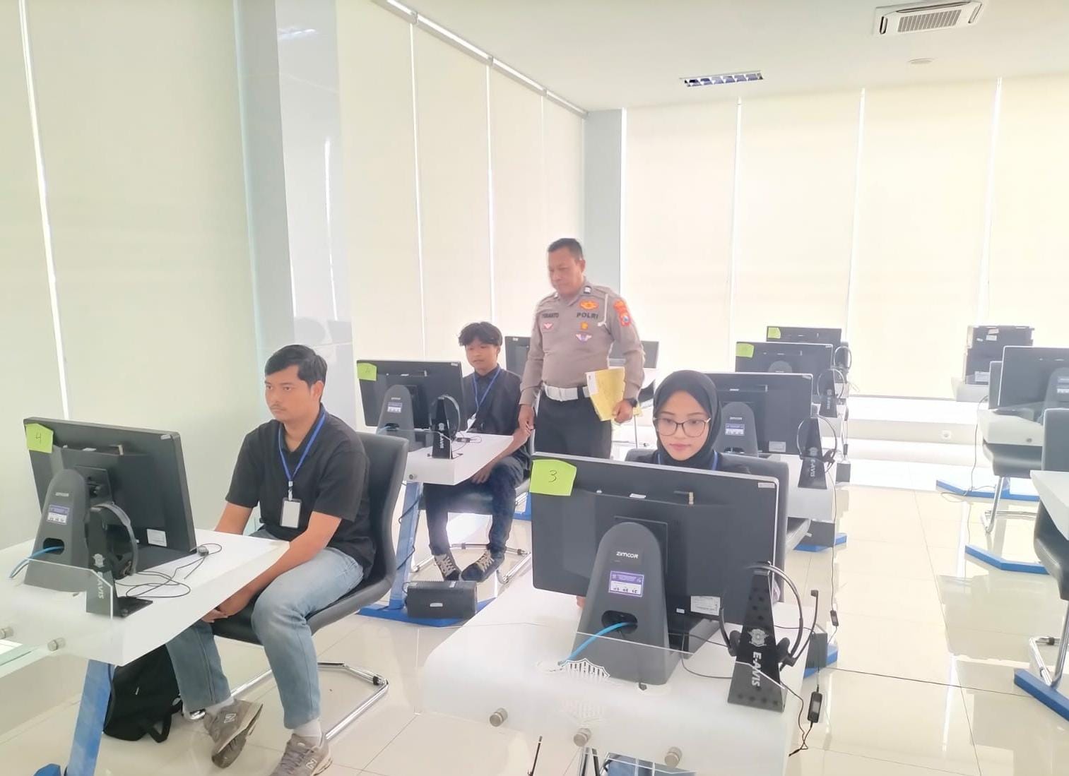 Ketulusan Satlantas Tuban Bimbing Warga Urus SIM Tanpa Bingung