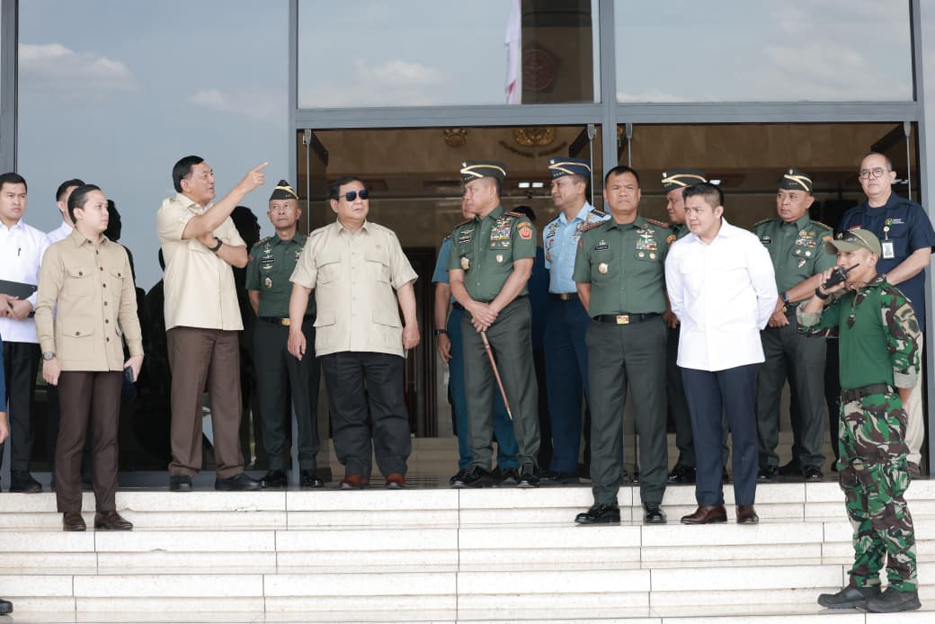 Presiden RI, Menhan RI dan Panglima TNI Rapat Evaluasi Percepatan Pembangunan KDKMP