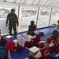 TNI Hadir di Tengah Krisis: Sekolah Darurat Supiturang Dapat Pendampingan Penuh Prajurit