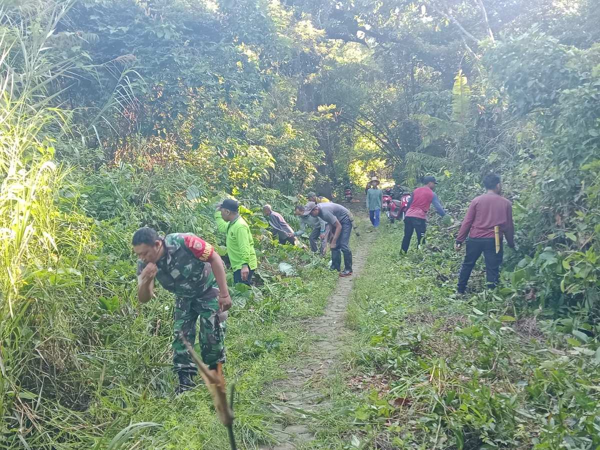Koramil 1008-06/Banua Lawas–Pugaan Bersama Warga Gelar Pembersihan Lingkungan