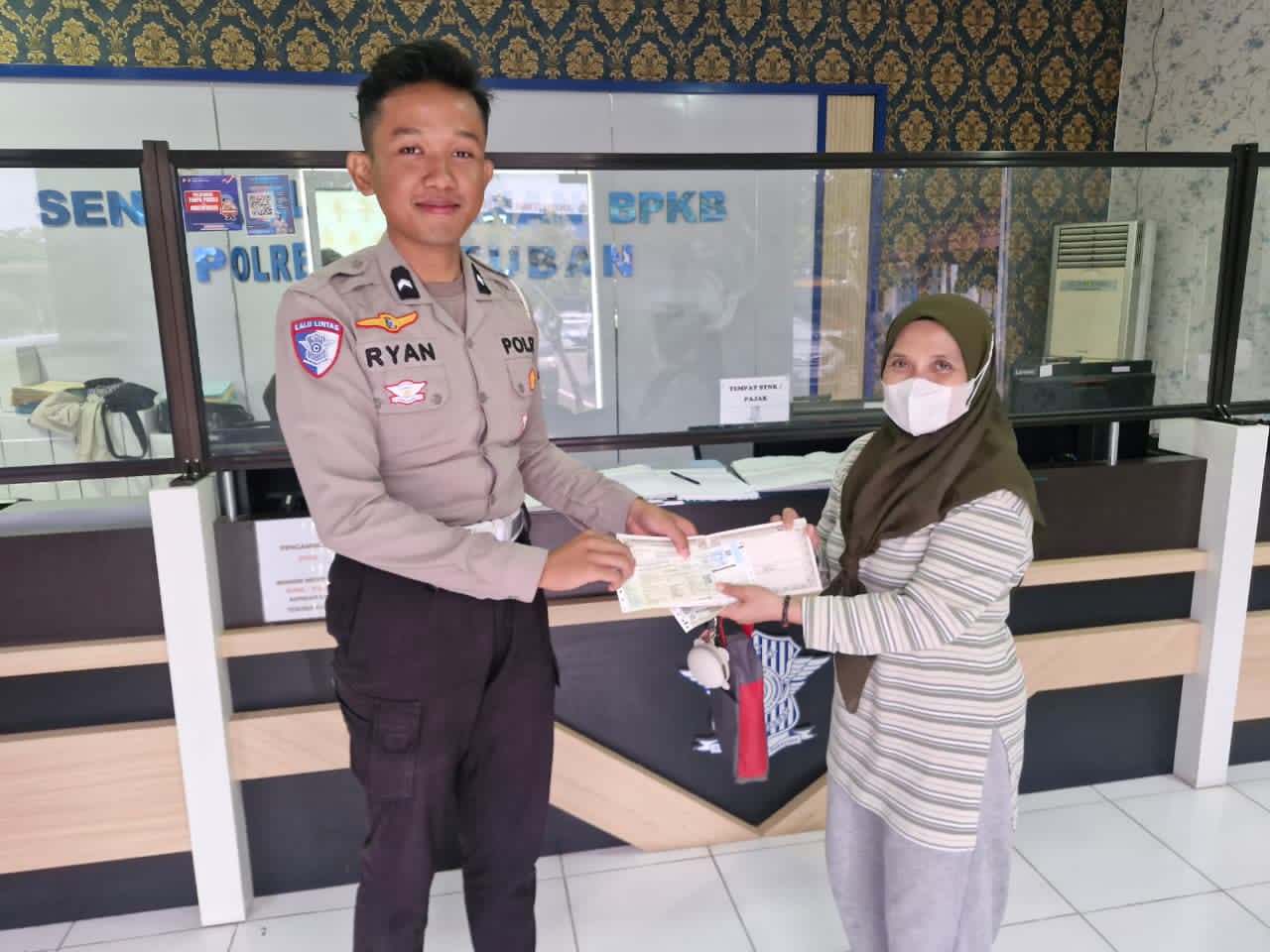 IMG-20251210-WA0008 Humanisme dalam Seragam: Pelayanan Satlantas yang Menyentuh Sanubari