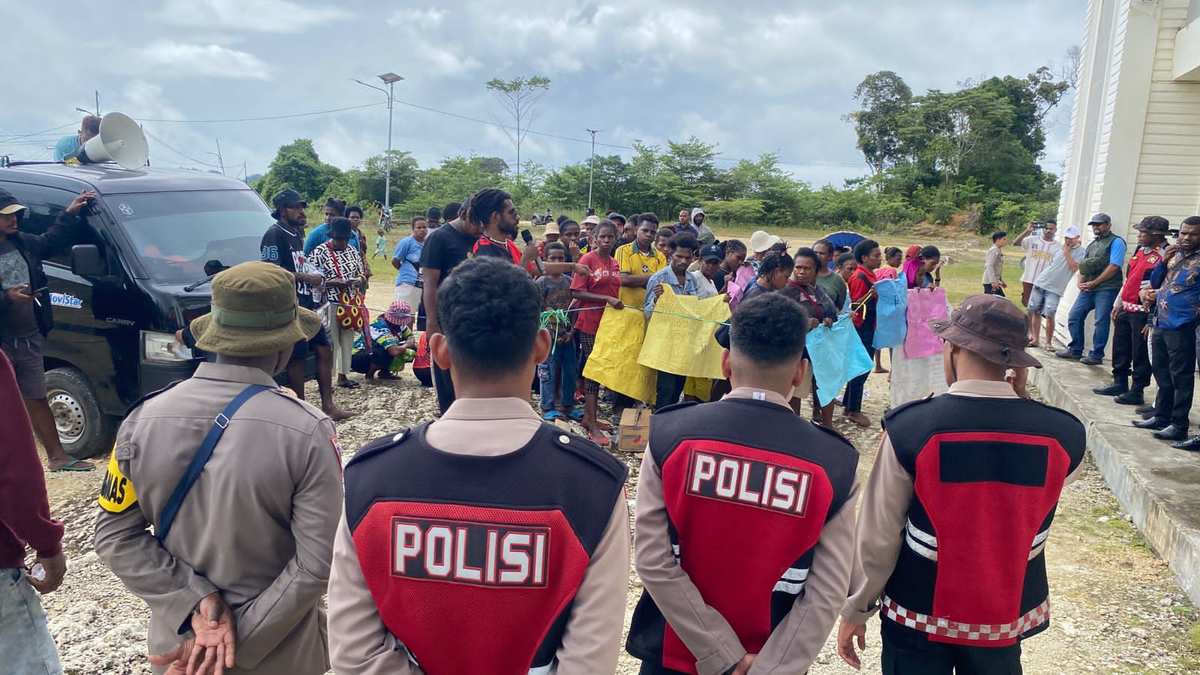 Polres Maybrat Amankan Aksi Demonstrasi Solidaritas Rakyat Papua Peduli HAM Di Kantor DPRK Aifat