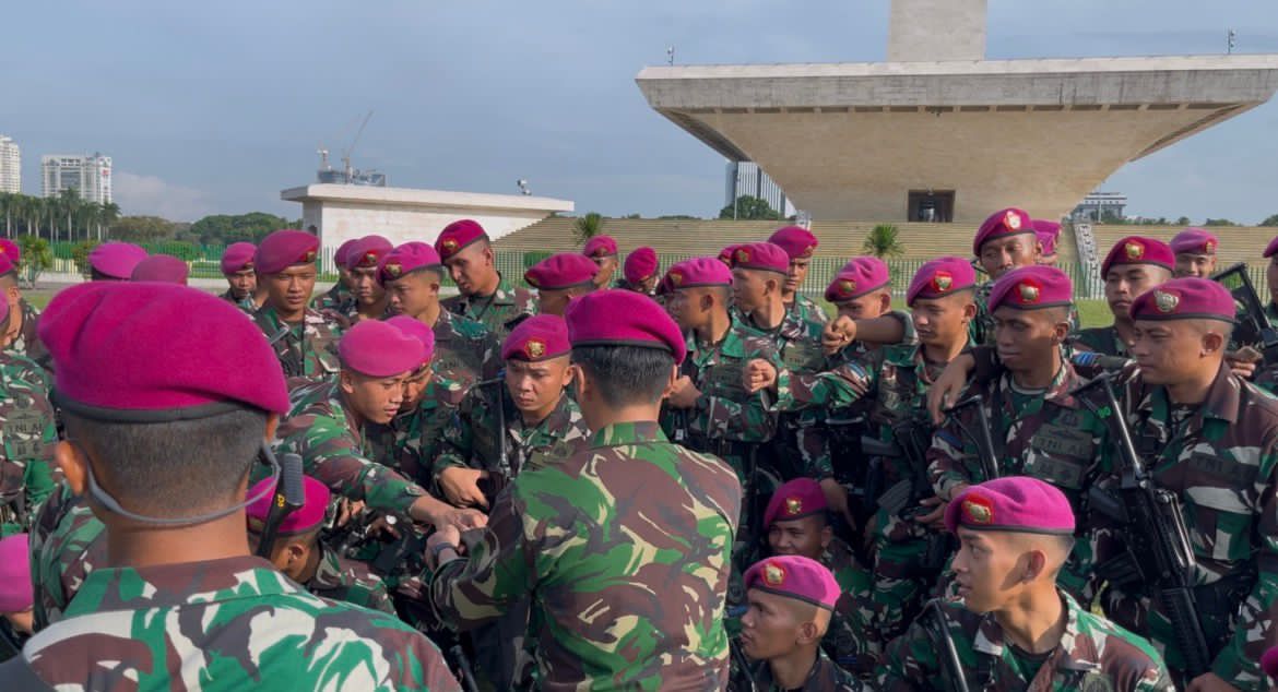 Prajurit Yonif 2 Marinir Galang Donasi untuk Korban Banjir Sumatra Saat Tengah Penugasan Pam Bangsitnas di Ibukota