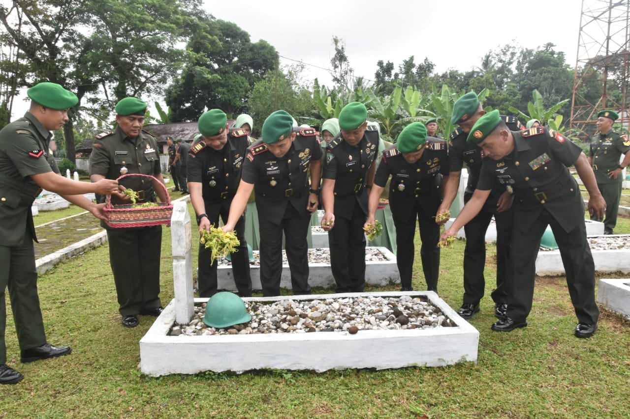 Kodim 1002/HST Laksanakan Ziarah Rombongan Hari Juang TNI-AD ke-80, Dipimpin Langsung Dandim