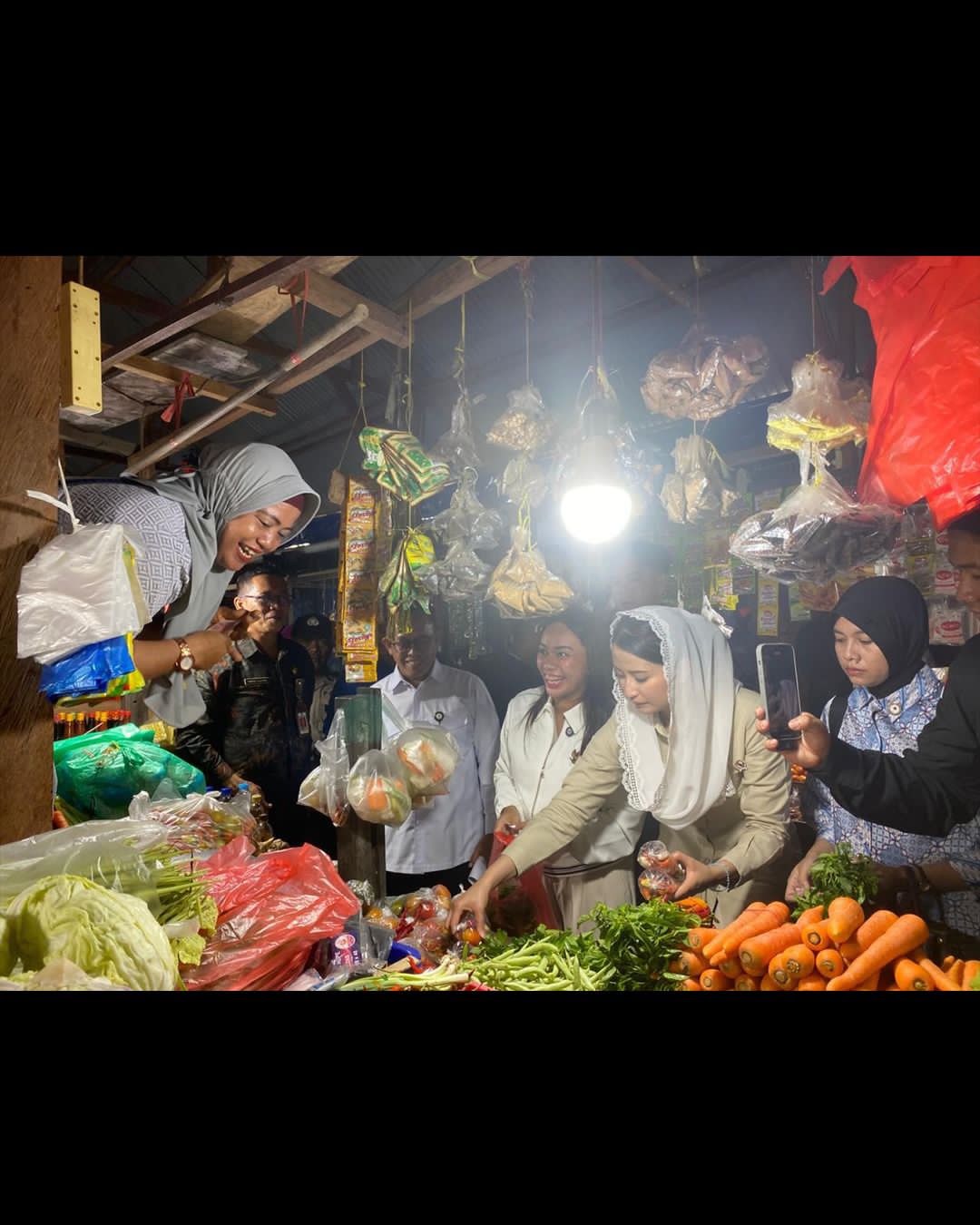 Wamendag RI Bersama Utusan Khusus Presiden RI Tinjau Pasar Remu Jelang Nataru