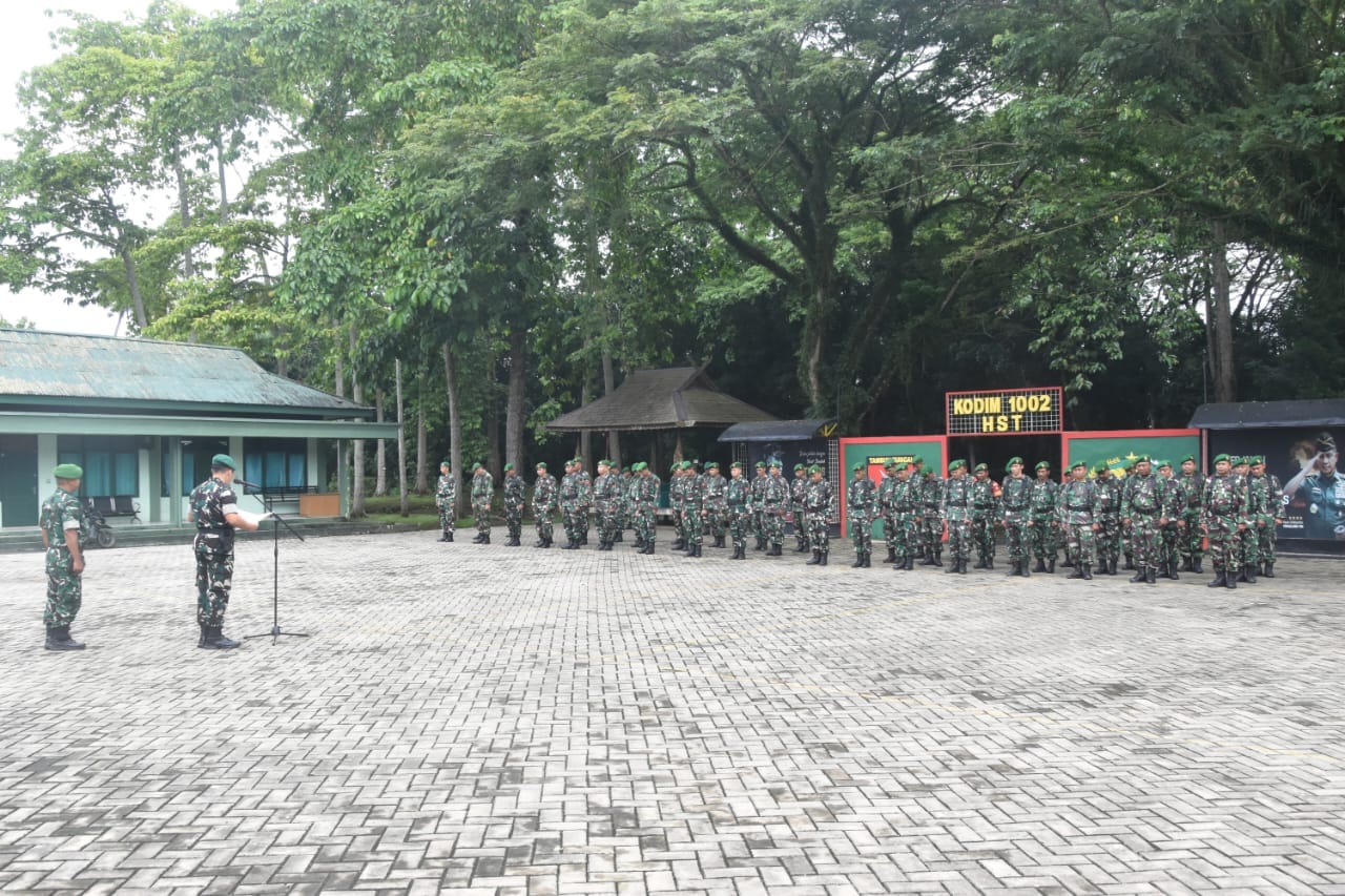 Dandim 1002/HST Pimpin Apel Siaga Pengamanan Natal 2025 dan Tahun Baru 2026