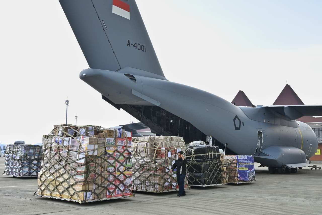 Ratusan Ton Bantuan Terbang ke Sumatera, TNI Percepat Operasi Kemanusiaan