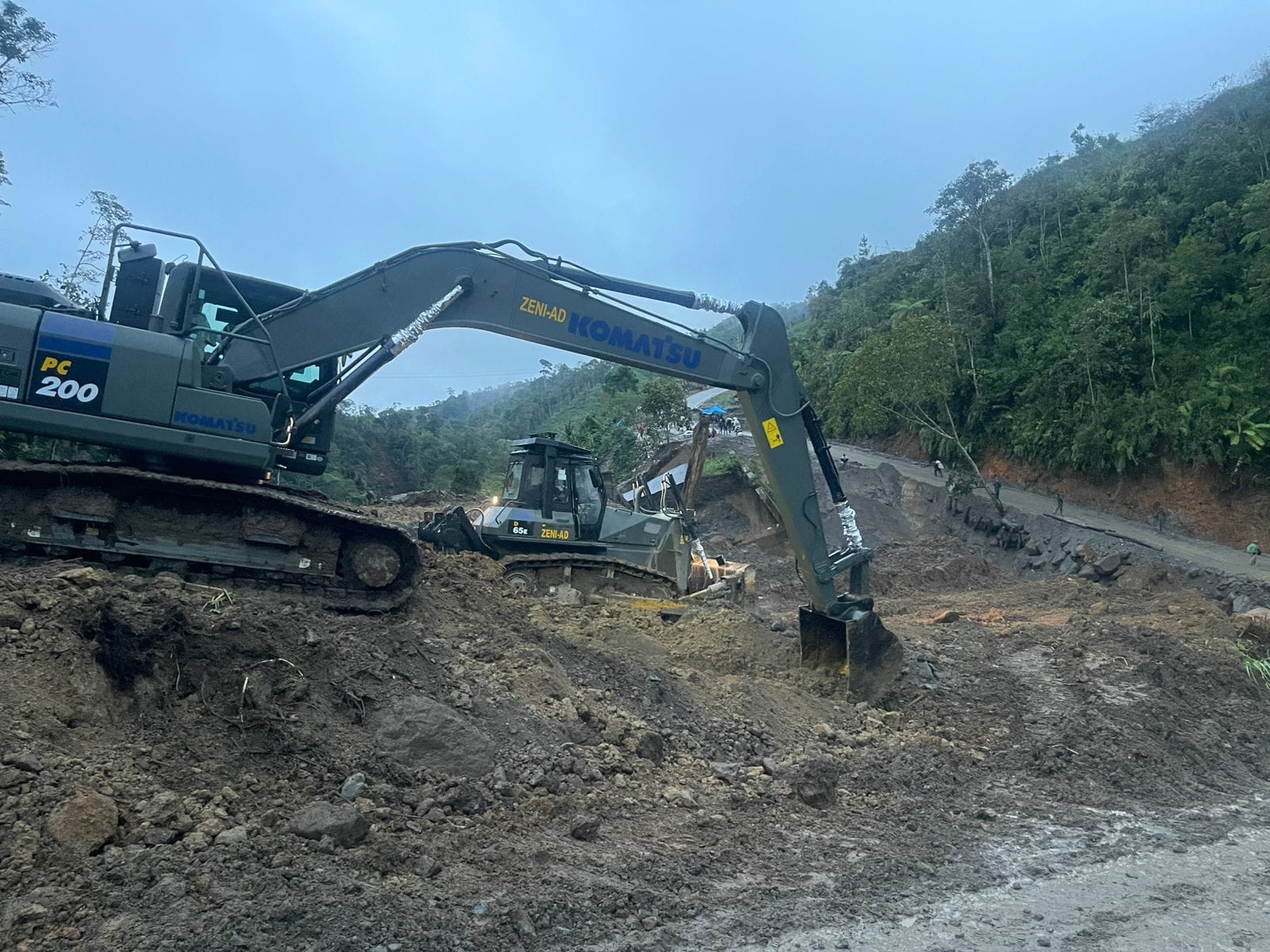 Sinergi TNI dan Kementerian PU, Akses Jalan Simpang KKA–Bener Meriah Kembali Tersambung
