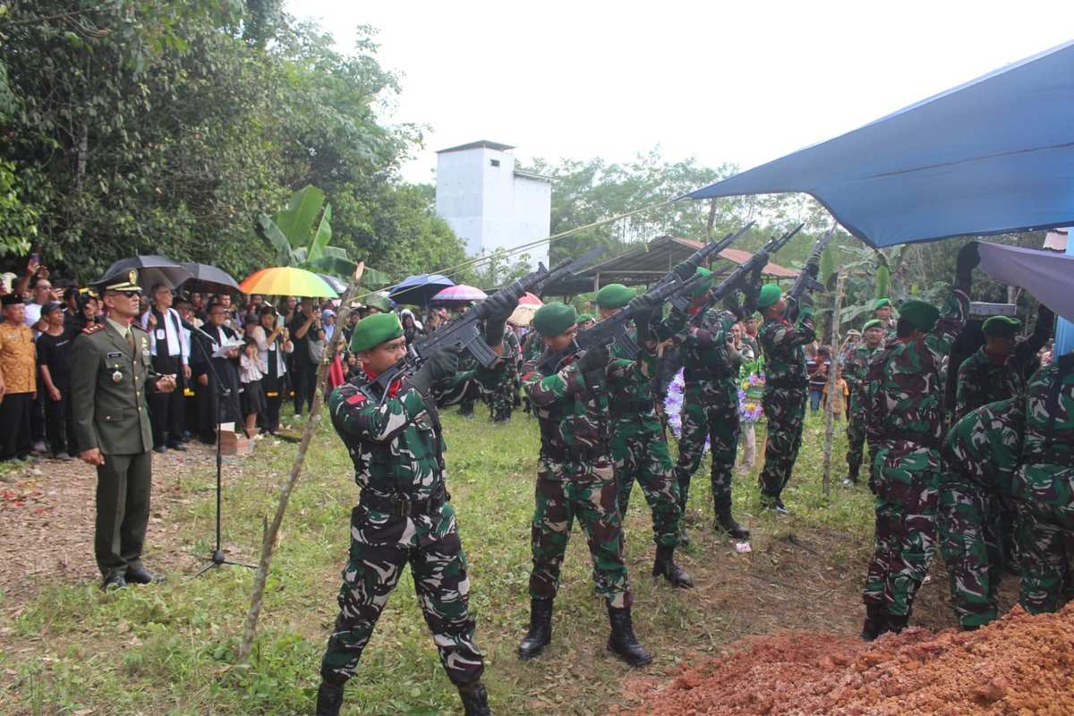 Sebagai Bentuk Penghormatan Negara, Dandim 1008/Tabalong Pimpin Pemakaman Militer