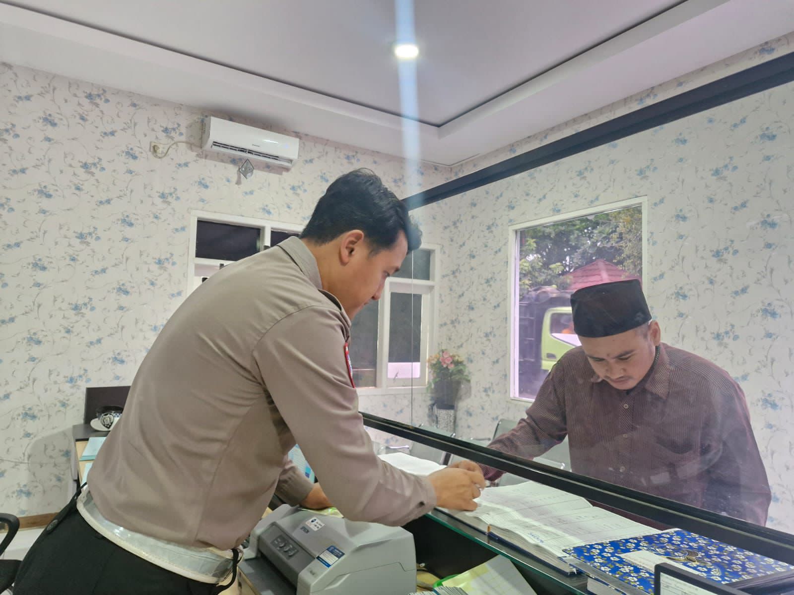 SIM dan BPKB Tak Lagi Menakutkan: Program Polantas Menyapa Jadi Perbincangan Warga Tuban