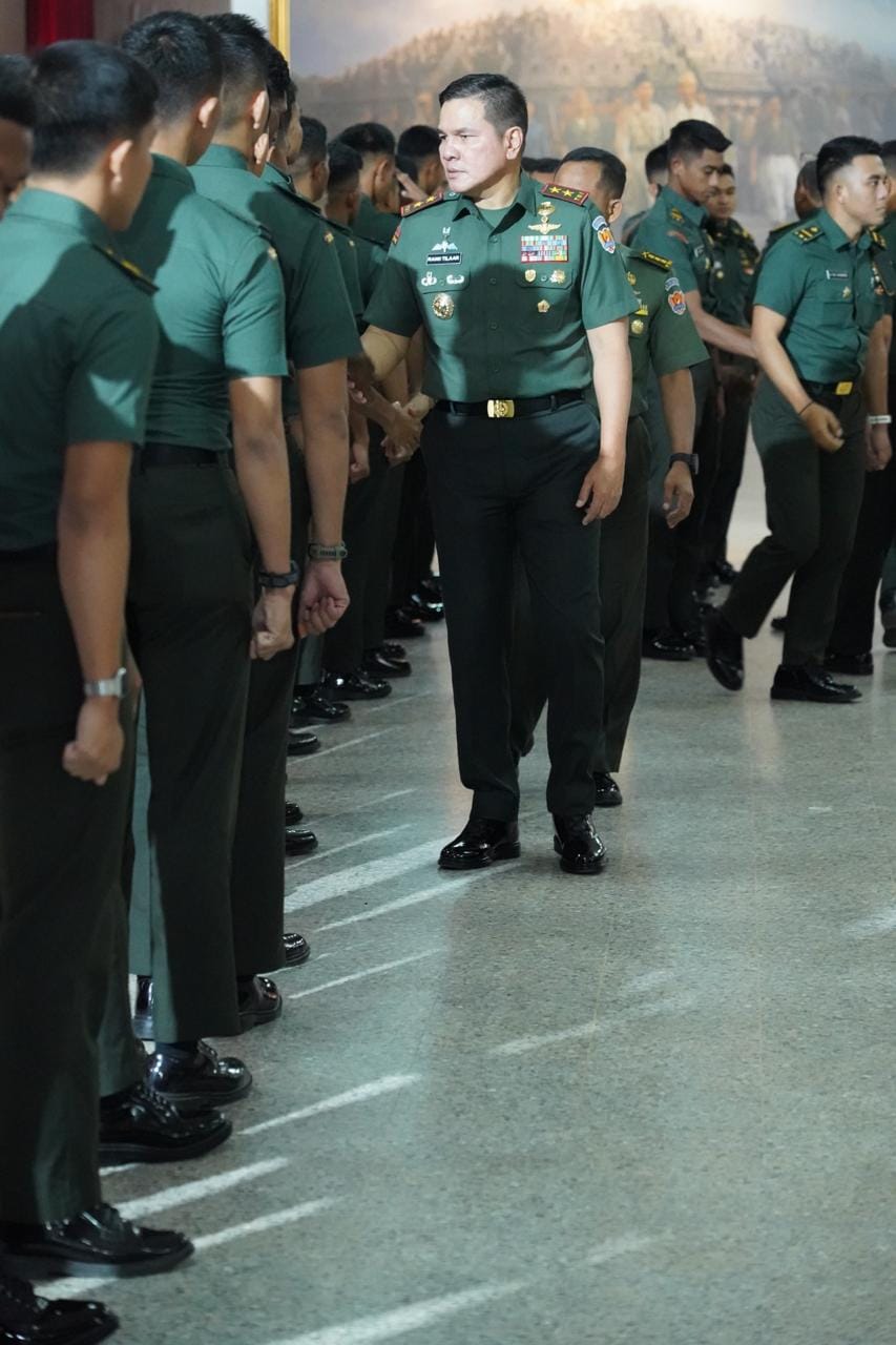 Gubernur Akmil Berikan Pengarahan kepada Perwira Remaja Abituren Akmil TA 2025