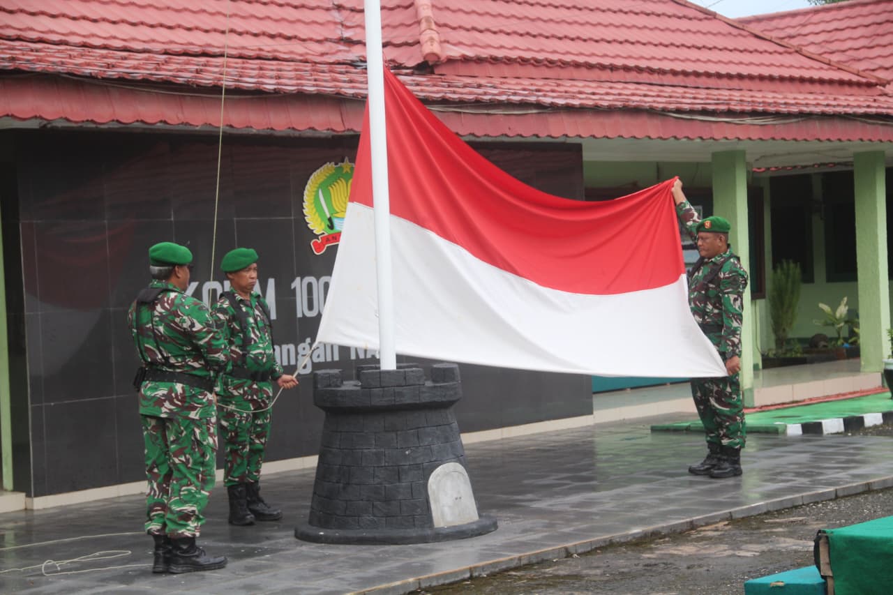 Kapten Inf Fendri Riyanto Pimpin Upacara Bendera Rutin di Kodim 1008/Tabalong