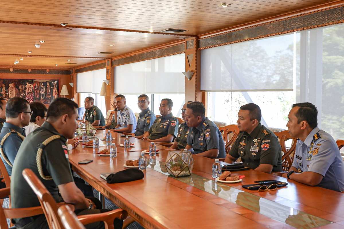 Perwira Siswa DSSC dan ACSC Australia Laksanakan Courtessy Call Kepada Duta Besar RI untuk Australia