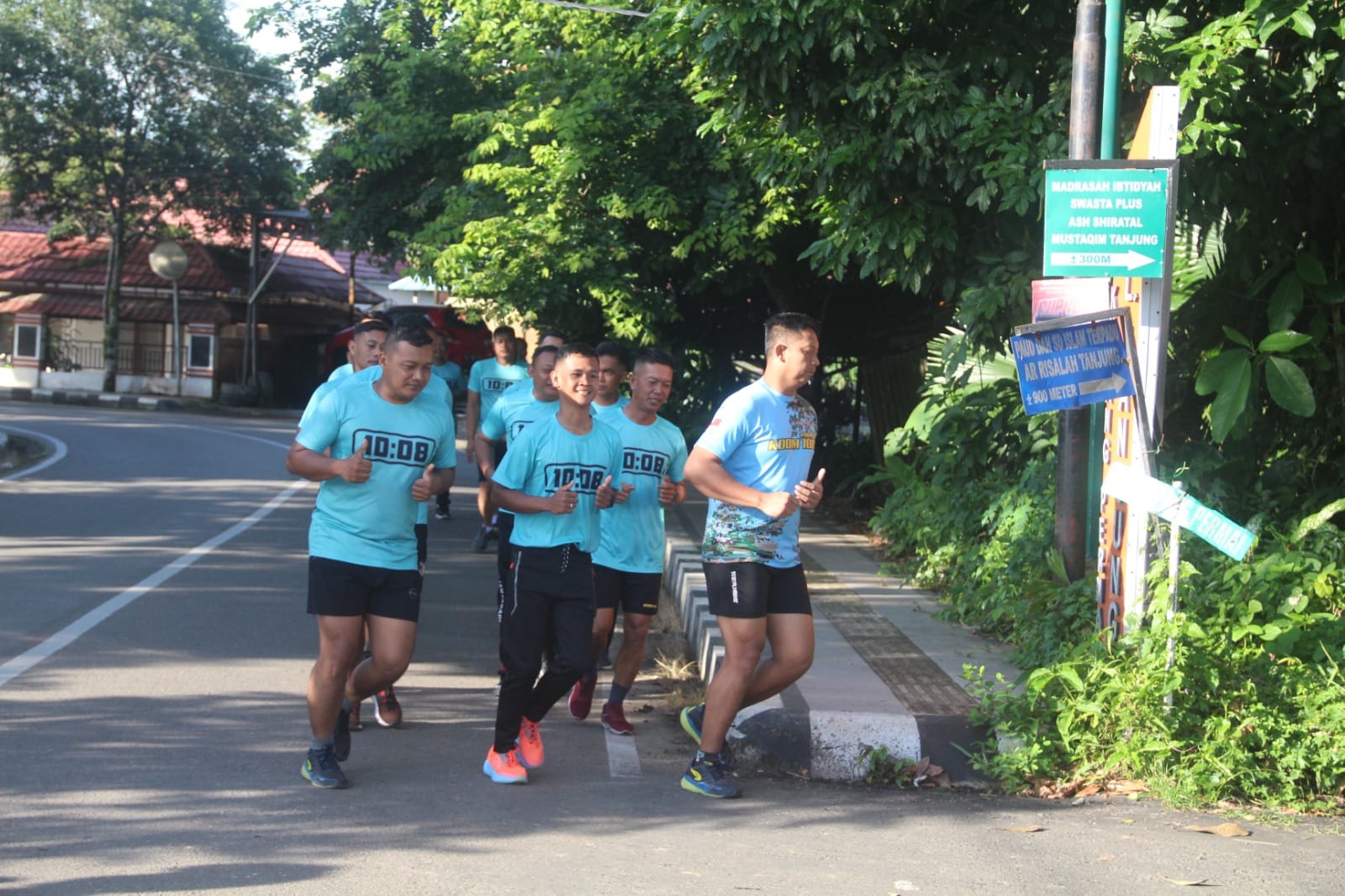 Pasiops Kodim 1008/Tabalong Pimpin Kegiatan Aerobik Lari Bersama