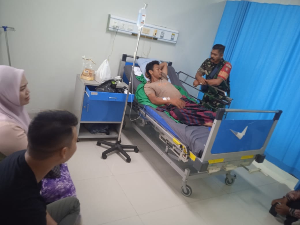 Babinsa Koramil 1002-01/BAS Hadir Beri Semangat Warga Binaan di RSUD Damanhuri