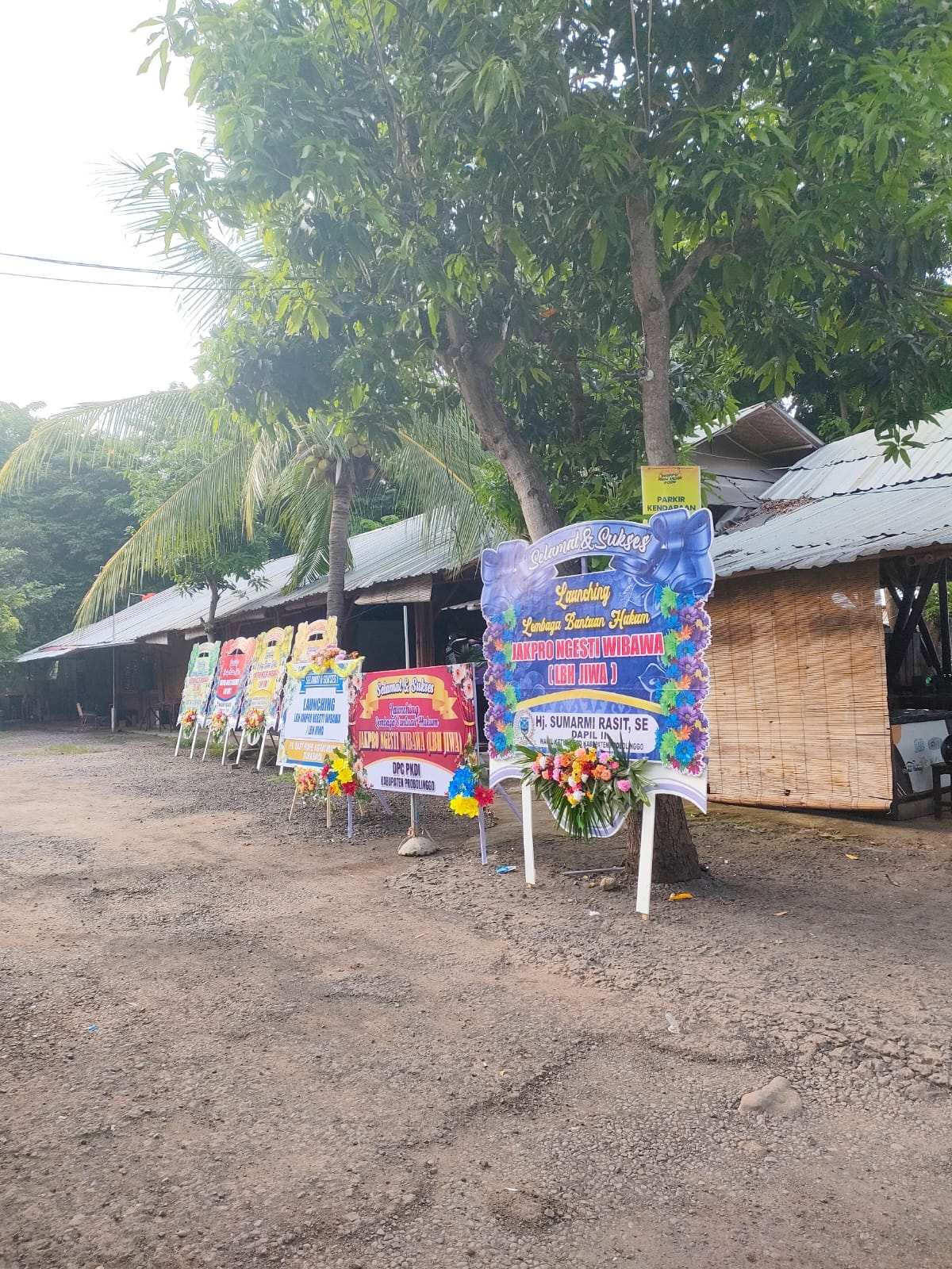 H-1 Launching LBH JIWA Probolinggo, Karangan Bunga Jadi Penanda Dukungan Luas