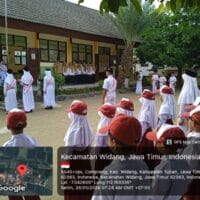 Kanit Binmas Polsek Widang Sampaikan Pesan Saat Upacara Bendera di SD Negeri Compreng