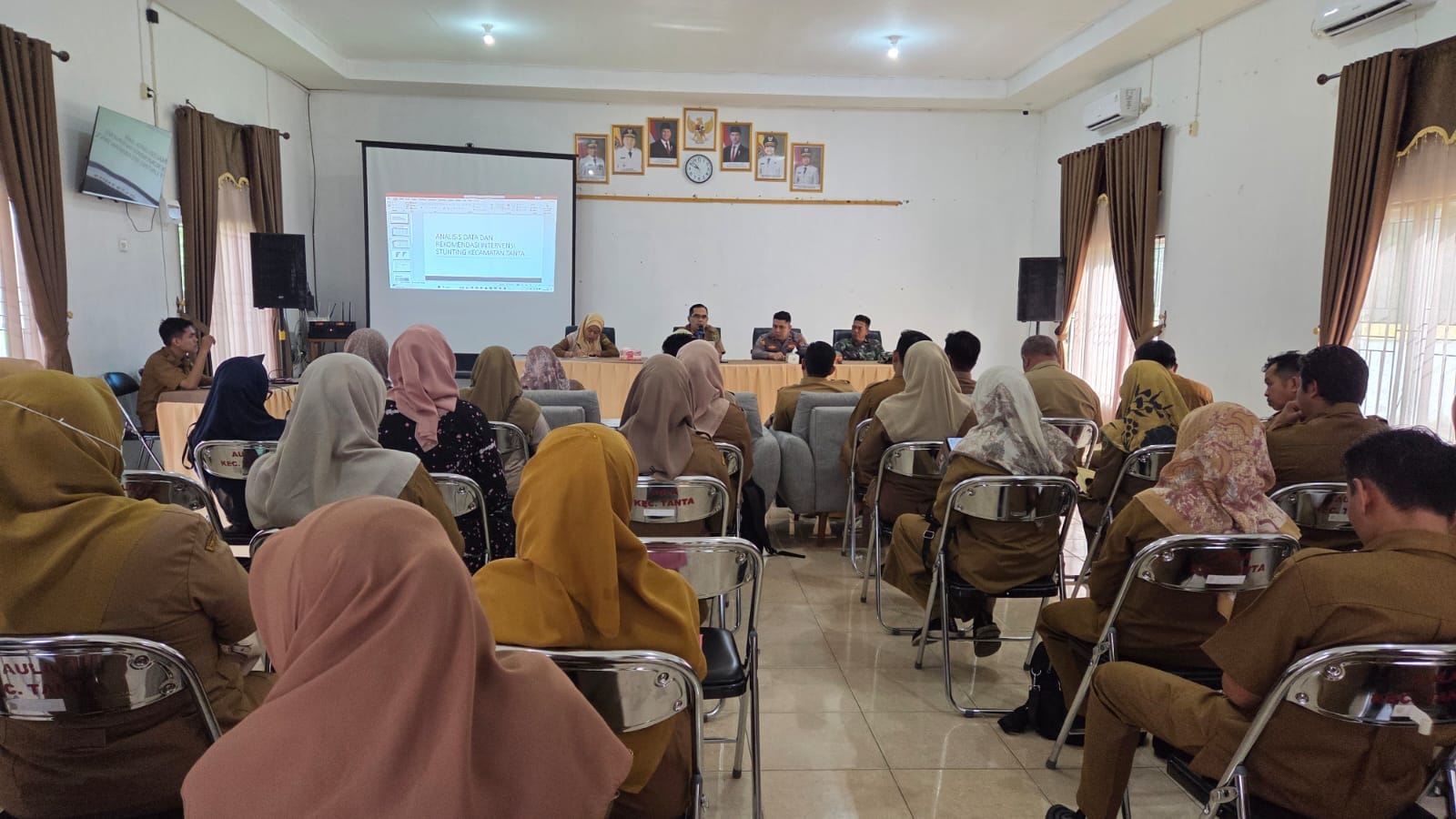 Perkuat Koordinasi Penanganan Stunting, Babinsa Koramil 1008-04 Hadiri Rapat Kecamatan