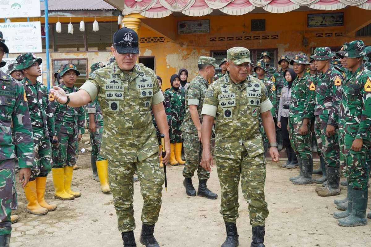 Wakasad Didampingi Gubernur Akmil Tinjau Latsitardanus di Aceh