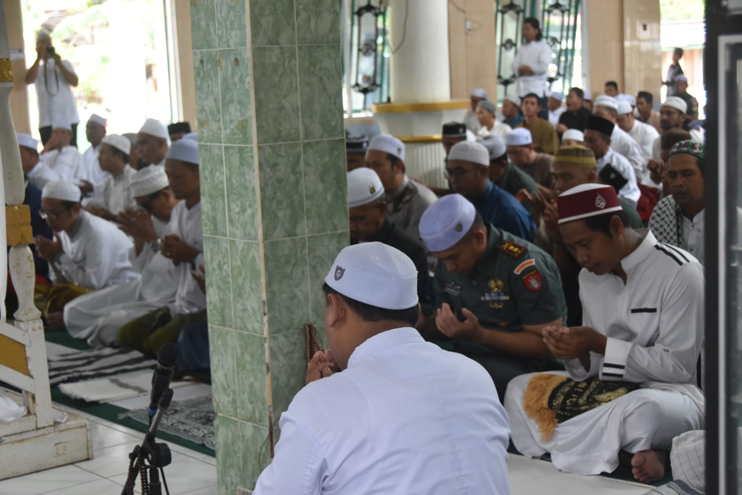 Sholat Jum’at Bersama Warga, Dandim 1002/HST Pererat Silaturahmi