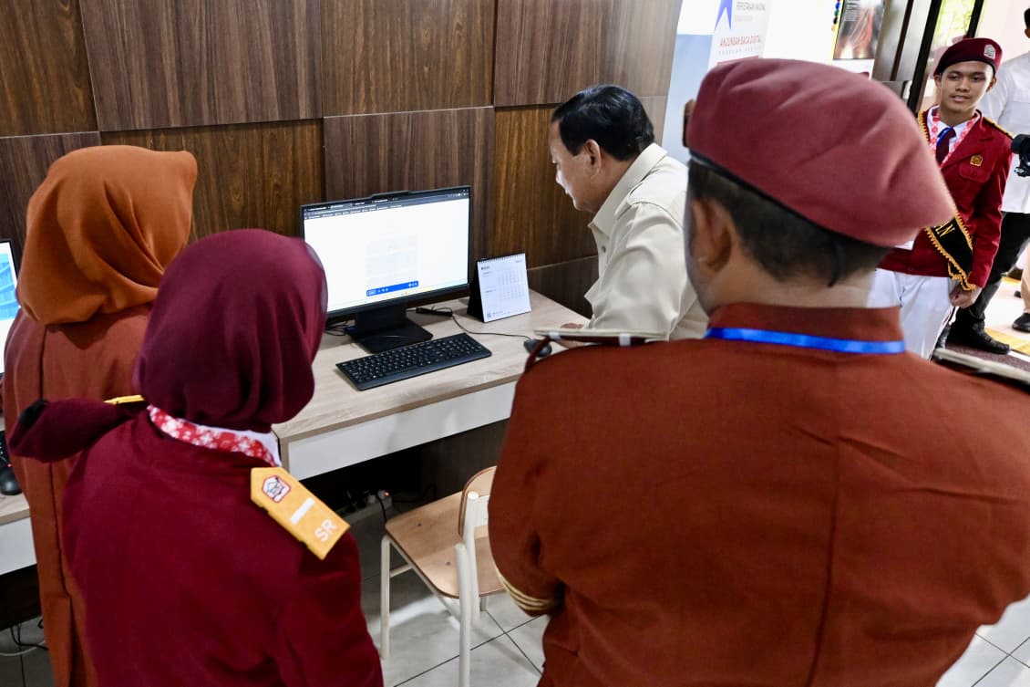 Panglima TNI Dampingi Presiden Prabowo Resmikan 166 Sekolah Rakyat