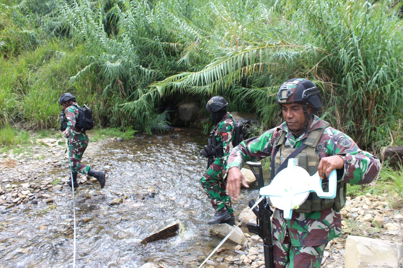 Perintah Presiden Program Pembuatan Jembatan Infrastruktur Pedesaan Danrem 173/PVB Kunjungi Kodim 1714/Puncak Jaya