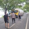Personel Polsek Widang Datangi TKP Laka Lantas di Jalur Poros