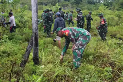 Kodim 1715/Yahukimo Gelar Karya Bakti Pembersihan Lingkungan Bersama Masyarakat