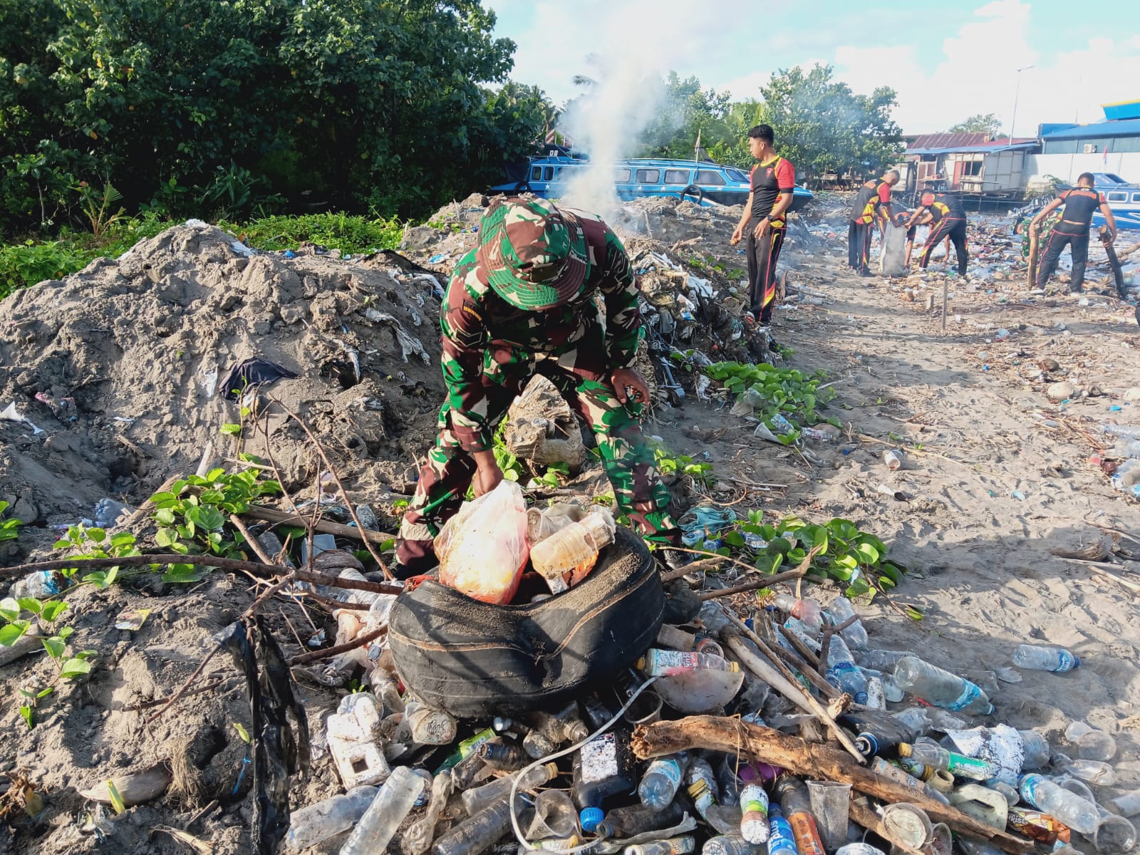 Jumat Bersih, Prajurit Kodim 1505/Tidore Bersatu Jaga Kebersihan Lingkungan
