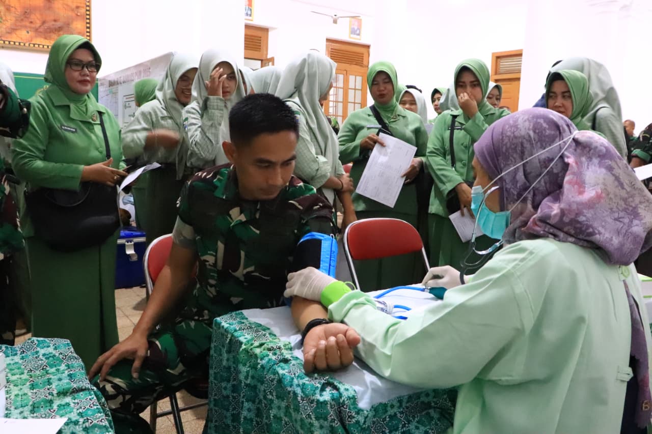 Bakti Sosial Donor Darah Semarakkan HUT Ke 80 Persit Kodim 0820/Probolinggo