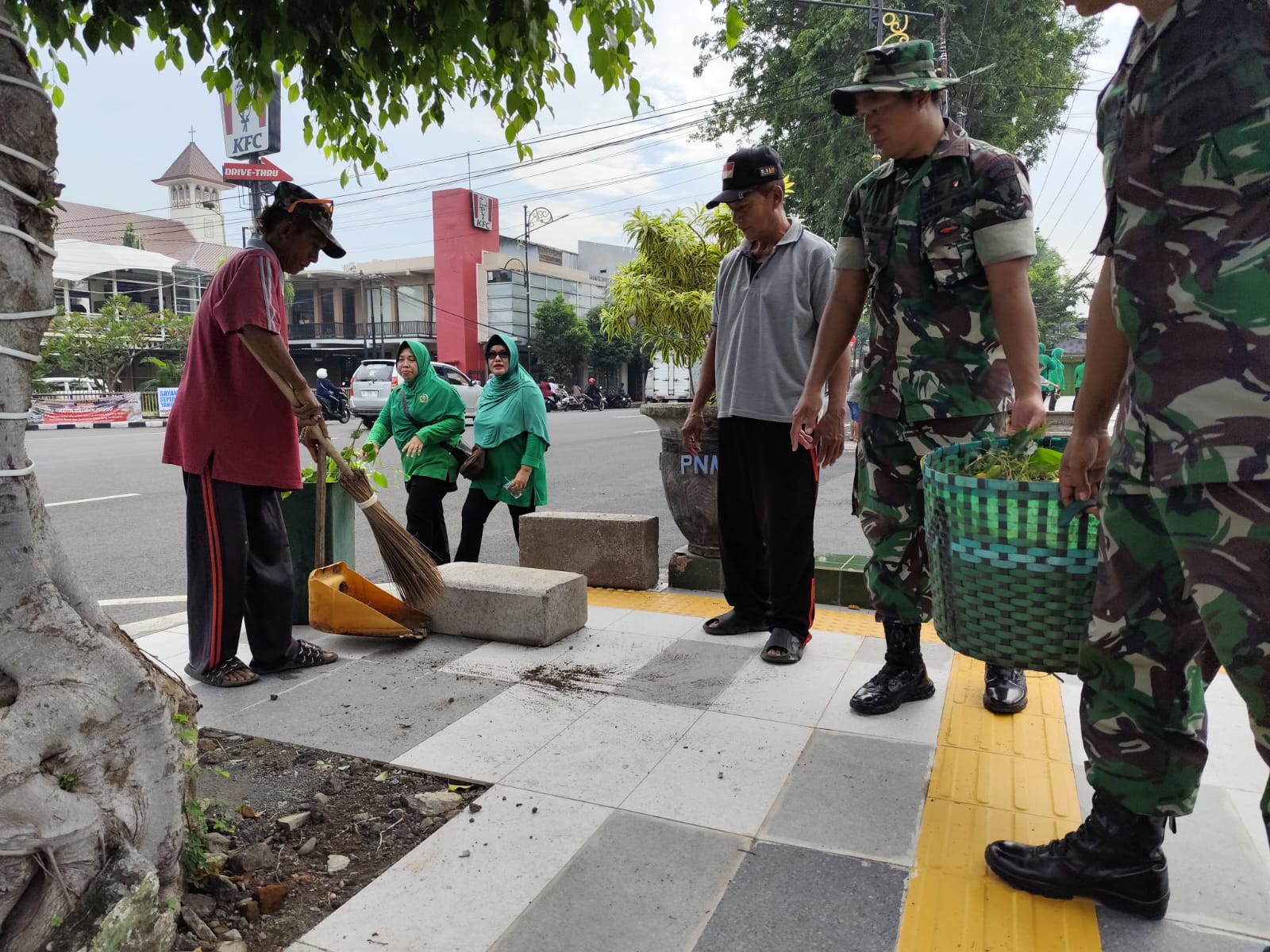 Kodim 0820/Probolinggo Gelar Senam Bersama Dan Bersih-Bersih Lingkungan