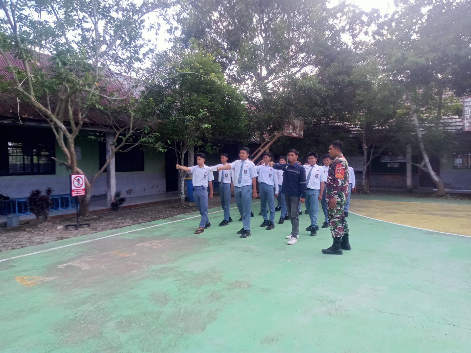 Koramil 1002-06/Barabai Gelar Pembinaan Wawasan Kebangsaan di SMK Muda Kreatif